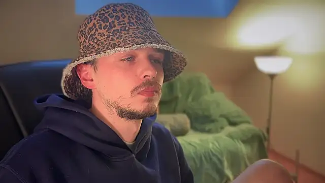 Snapshot of naked_psy chatting on 03-13-25, 11:41 naked psy online show from 03-13-25, 11:41