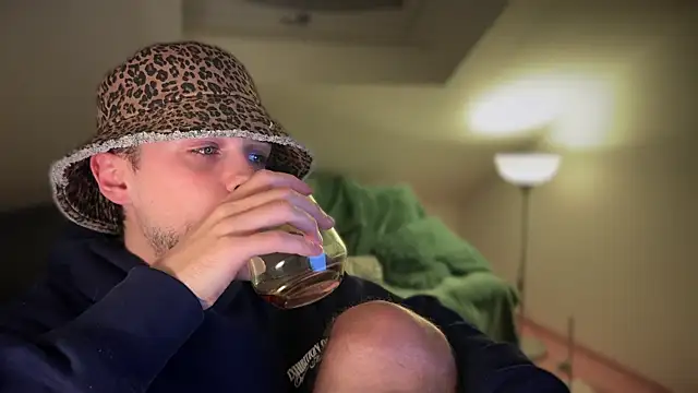 Snapshot of naked_psy chatting on 03-13-25, 05:50 naked psy online show from 03-13-25, 05:50