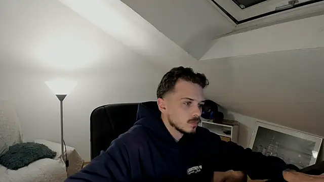 Snapshot of naked_psy chatting on 09-15-25, 10:32 naked psy online show from 09-15-25, 10:32