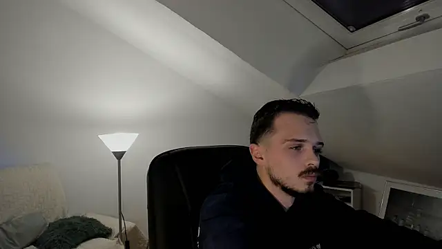 Snapshot of naked_psy chatting on 09-17-25, 07:04 naked psy online show from 09-17-25, 07:04