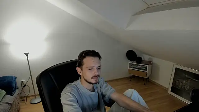 Snapshot of naked_psy chatting on 10-21-25, 10:10 naked psy online show from 10-21-25, 10:10