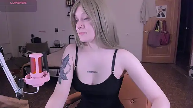 cyber whore  online show from 12-05-25, 03:20