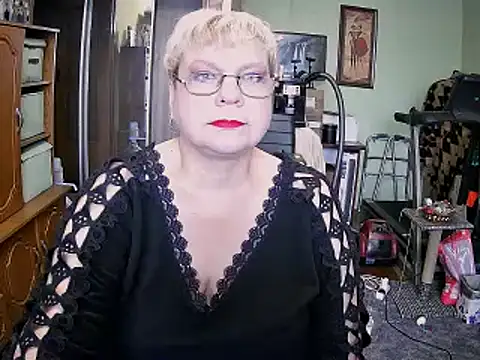 Snapshot of LOLA8888 chatting on 10-09-25, 10:13 LOLA8888 online show from 10-09-25, 10:13