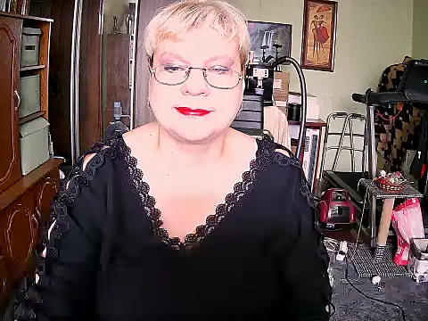 Snapshot of LOLA8888 chatting on 10-11-25, 09:08 LOLA8888 online show from 10-11-25, 09:08