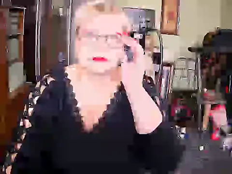 Snapshot of LOLA8888 chatting on 10-12-25, 09:41 LOLA8888 online show from 10-12-25, 09:41