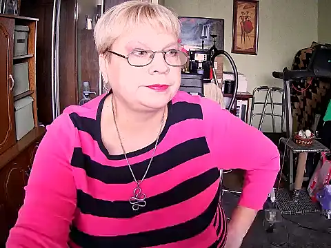 Snapshot of LOLA8888 chatting on 10-20-25, 11:32 LOLA8888 online show from 10-20-25, 11:32