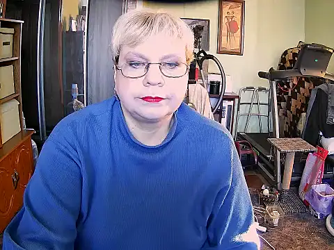 Snapshot of LOLA8888 chatting on 10-31-25, 11:33 LOLA8888 online show from 10-31-25, 11:33