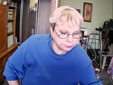 Snapshot of LOLA8888 chatting on 11-17-25, 12:00 LOLA8888 online show from 11-17-25, 12:00