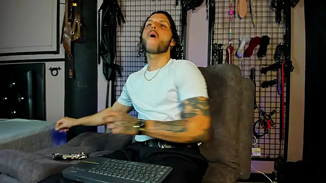 Snapshot of Twisted_Fantasy chatting on 03-19-25, 12:26 Twisted Fantasy online show from 03-19-25, 12:26