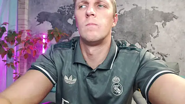 Snapshot of VikingChrisss chatting on 10-28-25, 10:08 VikingChrisss online show from 10-28-25, 10:08