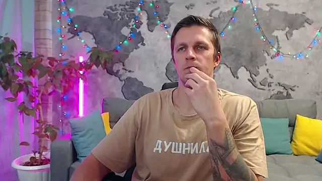 Snapshot of VikingChrisss chatting on 12-20-25, 11:17 VikingChrisss online show from 12-20-25, 11:17