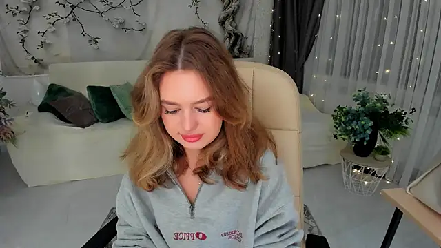 MiracleCurly online show from 09-17-25, 07:26