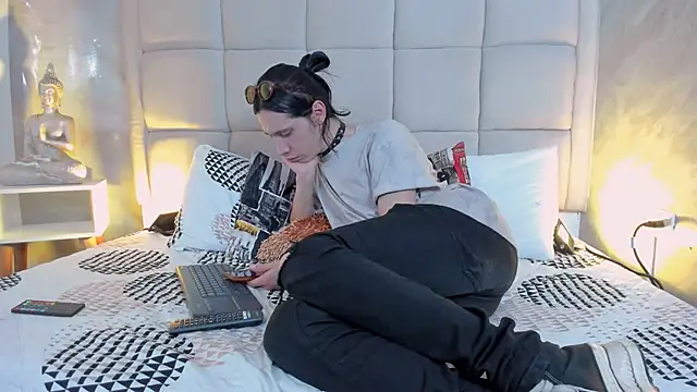 Hecatee 77 online show from 12-19-25, 06:48