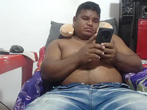 Snapshot of PONSE_LATINO chatting on 11-25-25, 03:23 PONSE LATINO online show from 11-25-25, 03:23