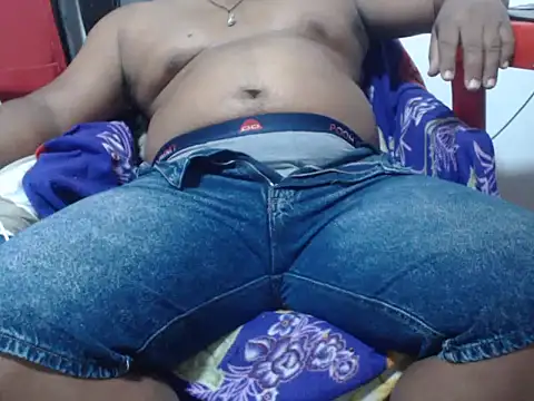 Snapshot of PONSE_LATINO chatting on 12-19-25, 04:47 PONSE LATINO online show from 12-19-25, 04:47