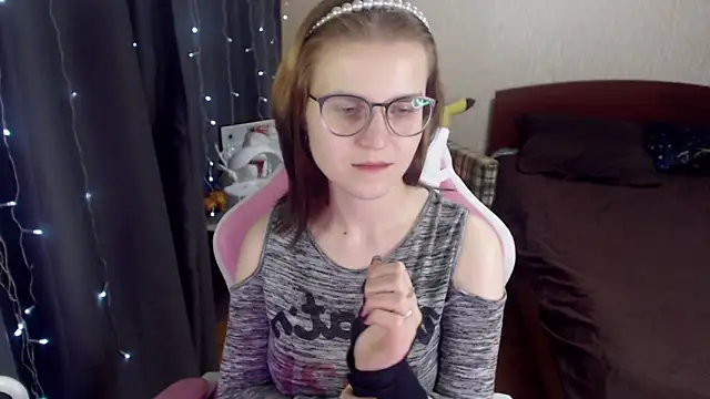 MissBrightShine online show from 01-12-25, 03:36