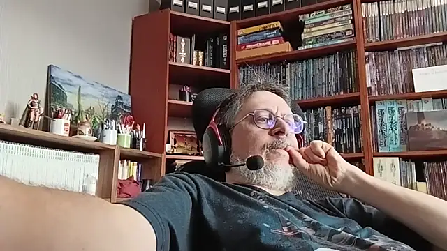 Mandra is a whore online show from 12-17-25, 10:32