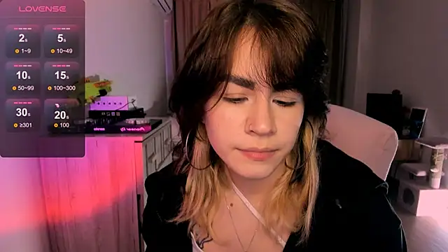 Snapshot of _selectrra chatting on 02-07-25, 12:06  selectrra online show from 02-07-25, 12:06