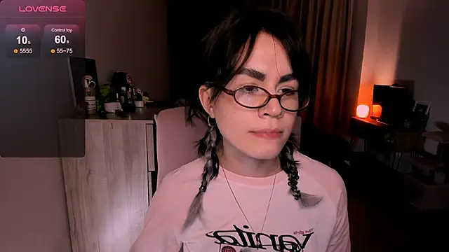 Snapshot of _selectrra chatting on 02-19-25, 03:16  selectrra online show from 02-19-25, 03:16