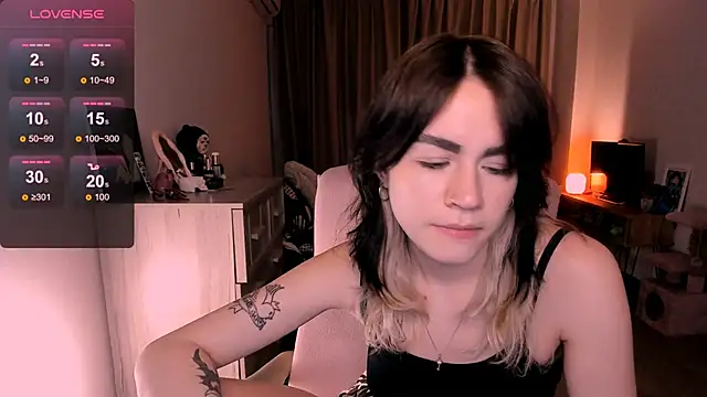 Snapshot of _selectrra chatting on 03-10-25, 02:48  selectrra online show from 03-10-25, 02:48