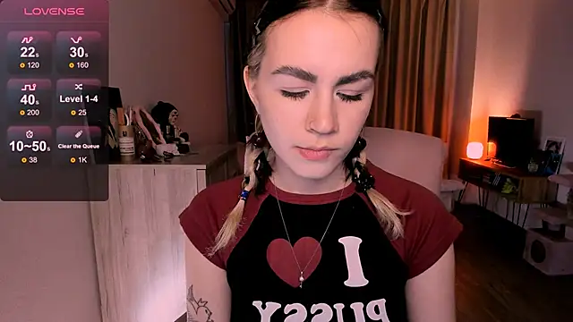 Snapshot of _selectrra chatting on 03-19-25, 12:45  selectrra online show from 03-19-25, 12:45