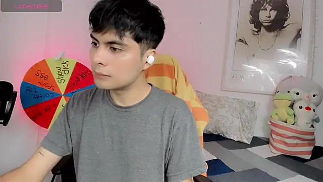 Snapshot of lucas_cute chatting on 01-03-25, 12:33 lucas cute online show from 01-03-25, 12:33