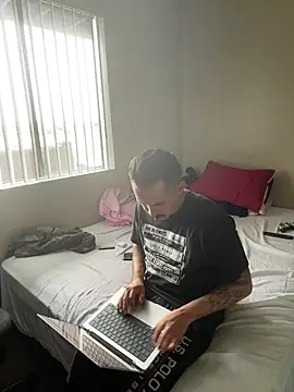 Snapshot of PeterGrandee chatting on 10-10-25, 08:52 PeterGrandee online show from 10-10-25, 08:52