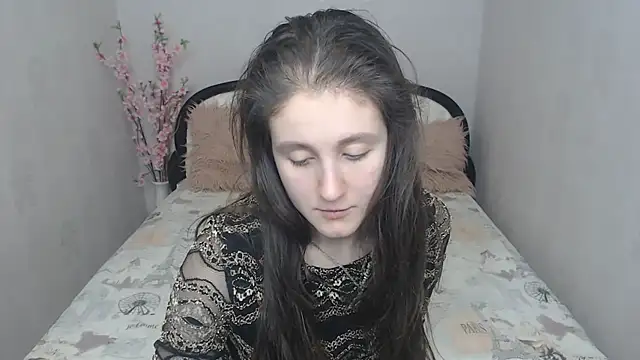 Holliy Cooper online show from 12-17-24, 12:33
