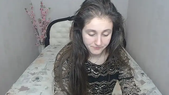 Holliy Cooper online show from 12-18-24, 11:13
