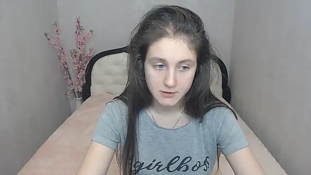 Holliy Cooper online show from 12-23-24, 10:42