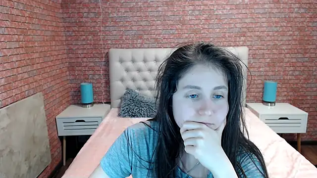 Holliy Cooper online show from 12-24-24, 12:33
