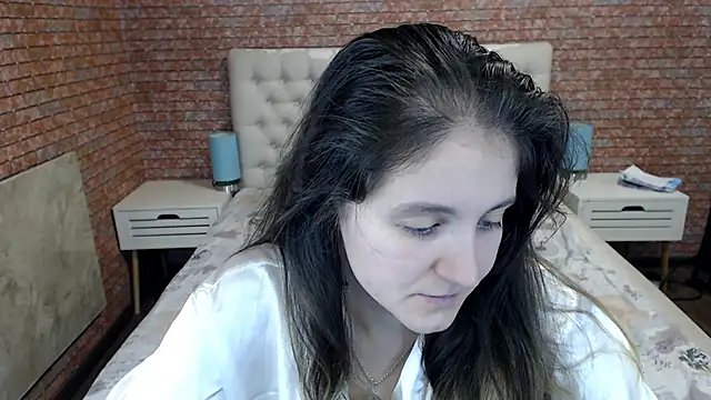 Holliy Cooper online show from 10-09-25, 09:07