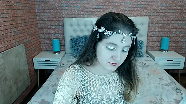 Holliy Cooper online show from 11-24-25, 01:22