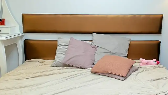 MissYvie online show from 01-16-25, 11:37