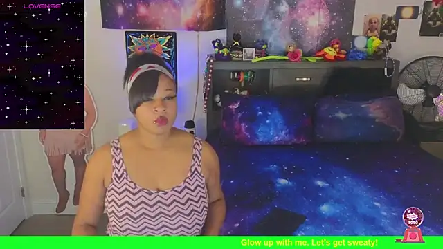 Snapshot of temptressbeauty24 chatting on 02-13-26, 01:45 temptressbeauty24 online show from 02-13-26, 01:45