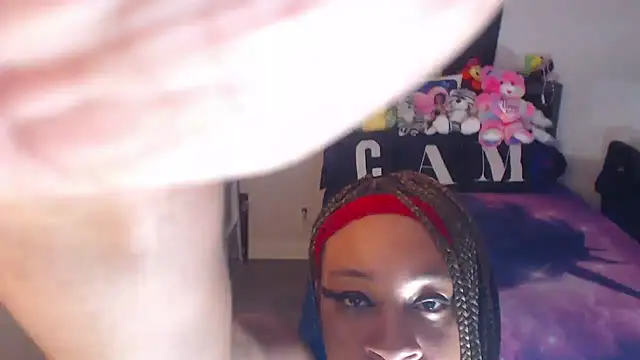 Snapshot of temptressbeauty24 chatting on 02-26-26, 04:06 temptressbeauty24 online show from 02-26-26, 04:06