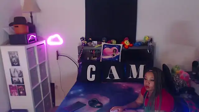 Snapshot of temptressbeauty24 chatting on 02-28-26, 12:11 temptressbeauty24 online show from 02-28-26, 12:11