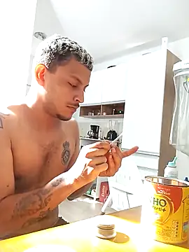 Snapshot of emrehliug12 chatting on 02-19-25, 12:33 emrehliug12 online show from 02-19-25, 12:33