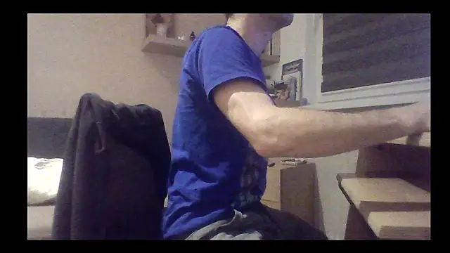 Snapshot of matejk chatting on 10-01-25, 05:08 matejk online show from 10-01-25, 05:08