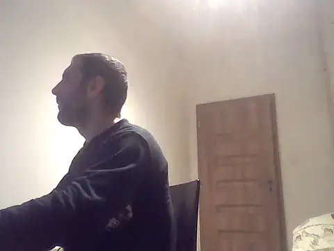 Snapshot of matejk chatting on 10-10-25, 07:24 matejk online show from 10-10-25, 07:24