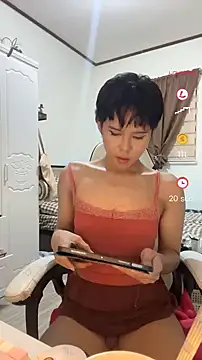 Snapshot of Plaxtique chatting on 01-11-26, 02:11 Plaxtique online show from 01-11-26, 02:11