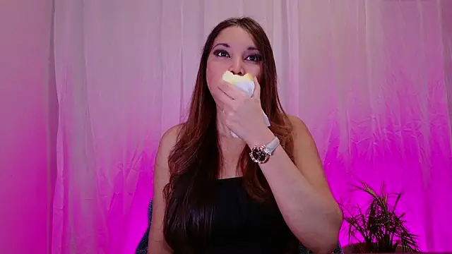 DivineLynn online show from 01-20-25, 03:50