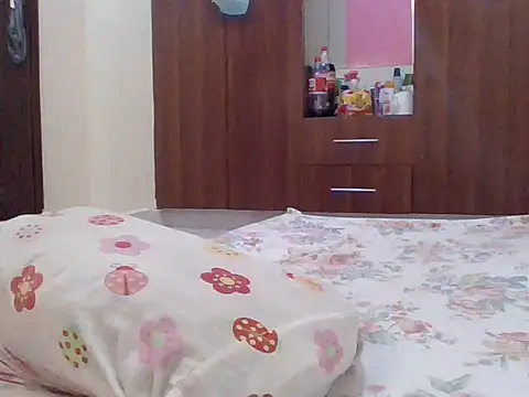 sweet-fancy online show from 10-31-25, 07:42