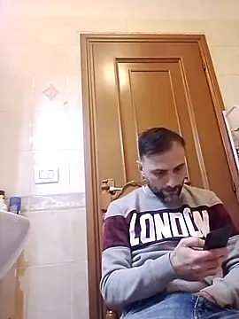 Snapshot of coppiasenzacensura chatting on 11-28-25, 03:25 coppiasenzacensura online show from 11-28-25, 03:25