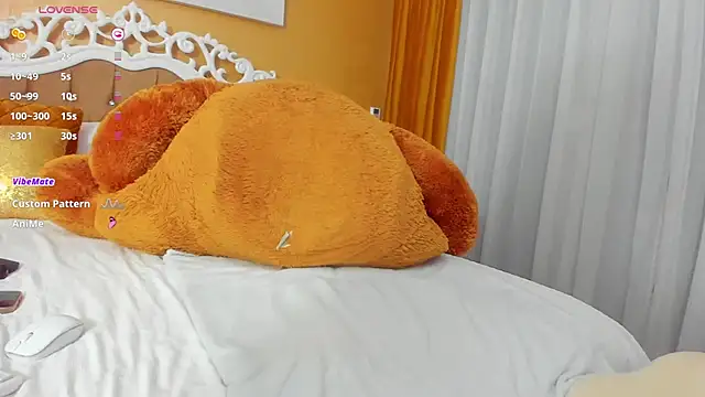 GoldenCaroline online show from 10-17-25, 04:42