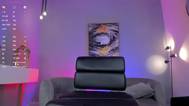 LizzHamilton   online show from 01-07-25, 01:06