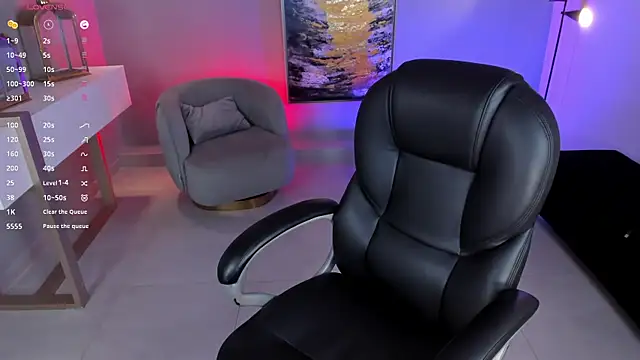 LizzHamilton   online show from 01-12-25, 06:16