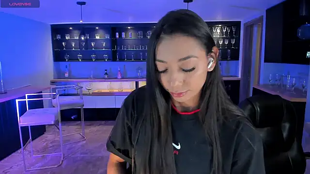 LizzHamilton   online show from 01-13-25, 11:38