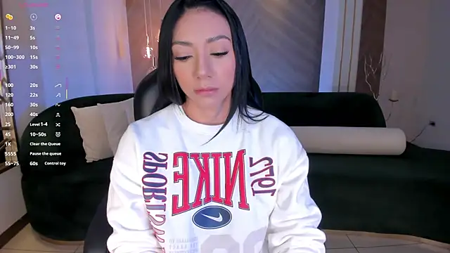 LizzHamilton   online show from 10-17-25, 09:28