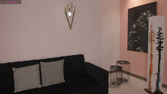 LizzHamilton   online show from 01-15-26, 07:39